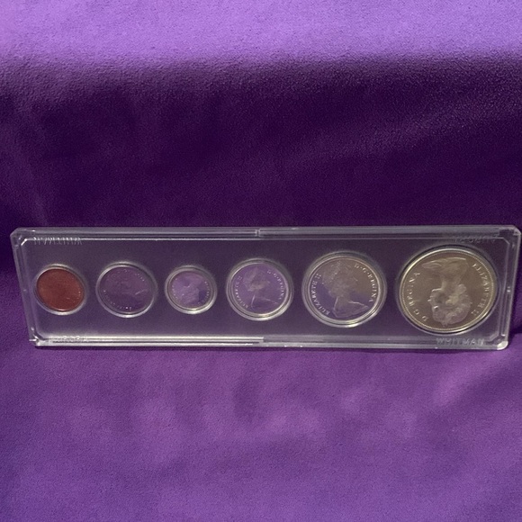 Vintage Canadian Collectible coin set - Picture 5 of 8